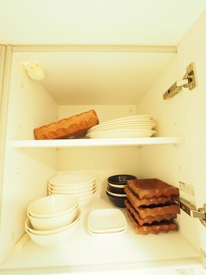 Fridge, microwave, stovetop, cookware/dishes/utensils