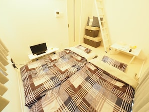 1 室のベッドルーム、デスク、アイロン / アイロン台、WiFi (無料)