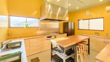 Fridge, microwave, stovetop, cookware/dishes/utensils