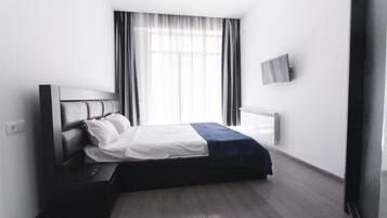 3 soverom, strykejern/-brett, internettilgang og sengetøy