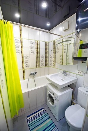 Apartment | Bathroom | Shower, hair dryer, towels