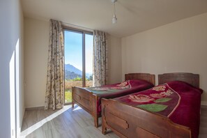 Apartamento panorámico | 2 dormitorios, colchones con acolchado adicional, wifi gratis