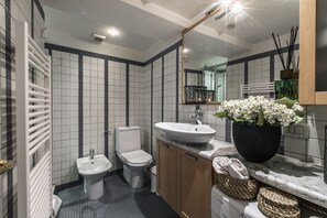 Apartment, 2 Bedrooms | Bathroom