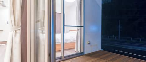 2 habitaciones, escritorio, tabla de planchar con plancha y wifi gratis