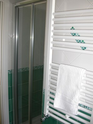 Double Room | Bathroom shower - Le Nereidi B&B (Margherita di Savoia)