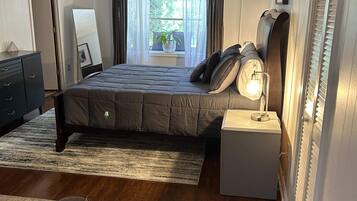 3 chambres, bureau, fer et planche à repasser, lit parapluie