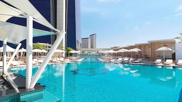 Serve almoço e jantar