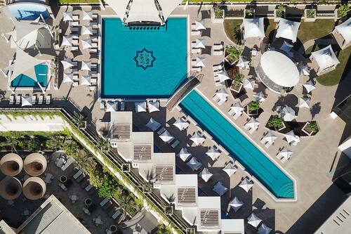 Piscine extérieure, tentes de plage, parasols de plage