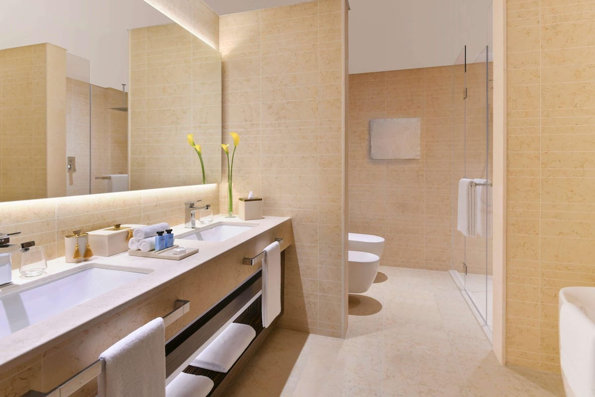 1 bedroom, premium bedding, minibar, in-room safe