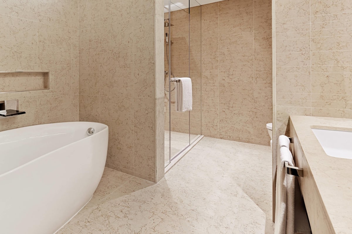 1 bedroom, premium bedding, minibar, in-room safe