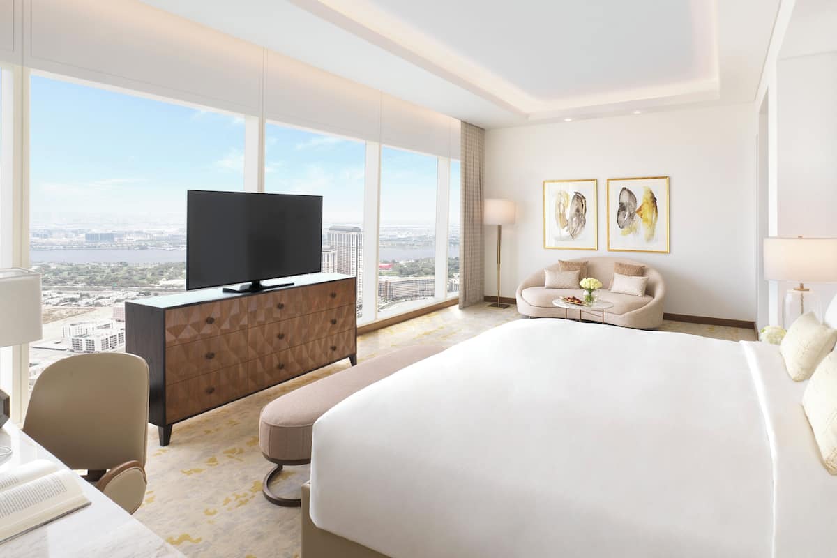 Prestige Two Bedroom Suite with Club Millésime Access | 1 soveværelse, premium-sengetøj, minibar, pengeskab på værelset