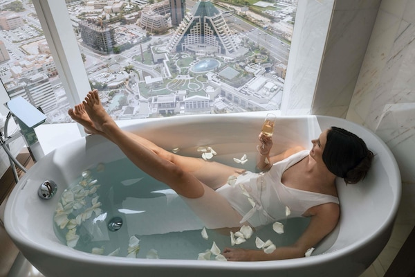 Club-Suite, 2 Schlafzimmer | Hochwertige Bettwaren, Minibar, Zimmersafe, Schreibtisch