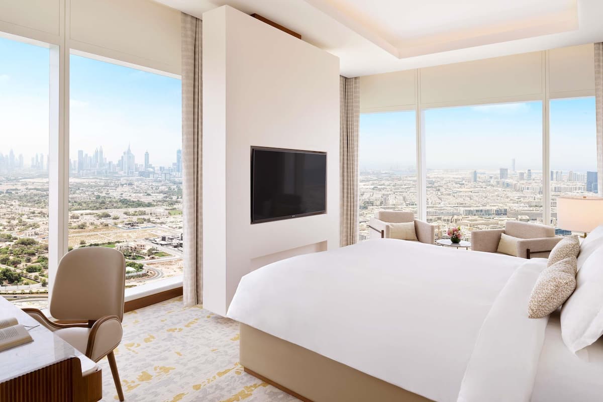 One-Bedroom King Suite with Club Millésime Access. | Ropa de cama de alta calidad y minibar