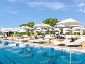 Serves lunch and dinner - Sofitel Dubai The Obelisk (Dubai)