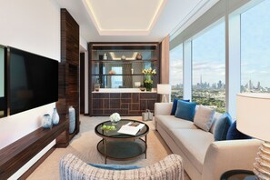 Panoramic King Suite with Club Millésime Access | Vista a la ciudad