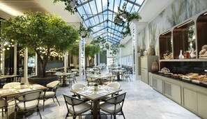 Daily buffet breakfast (AED 115 per person) - Sofitel Dubai The Obelisk (Dubai)