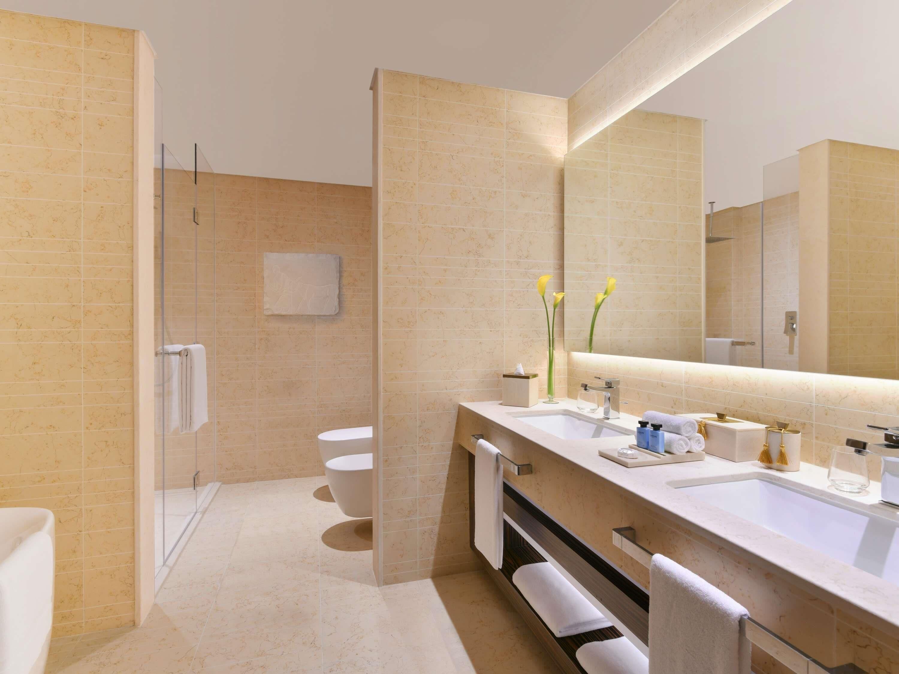 Deluxe Room, 2 Twin Beds | Premium bedding, pillowtop beds, minibar, in-room safe