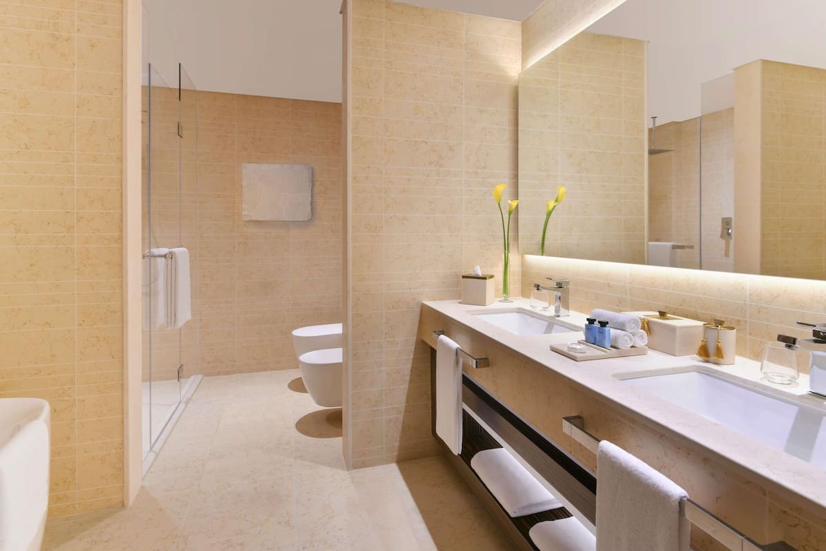 Deluxe Room, 2 Twin Beds | Premium bedding, pillowtop beds, minibar, in-room safe
