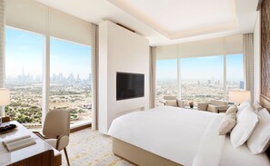 One-Bedroom King Suite with Club Millésime Access. | Literie de qualité supérieure, minibar, coffres-forts dans les chambres