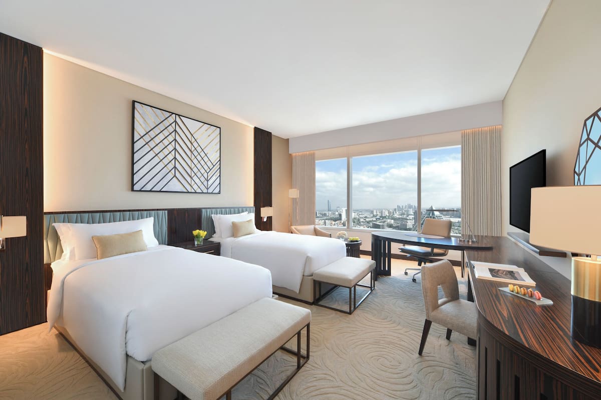 Bộ đồ giường cao cấp, nệm có lớp đệm bông, minibar