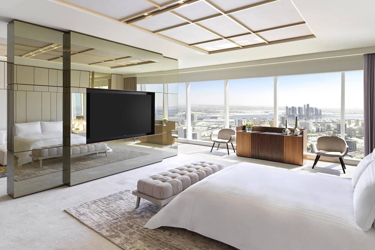 Imperial Suite Club Millésime Access 1 King bed Butler Service | Bộ đồ giường cao cấp, nệm có lớp đệm bông, minibar