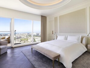 Suite Presidensial, Beberapa Tempat Tidur, teras | Seprai premium, minibar, brankas, dan meja kerja