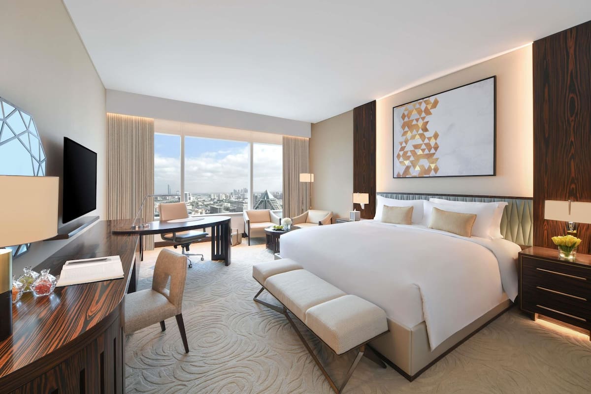 Ropa de cama de alta calidad, colchones con pillow-top y minibar