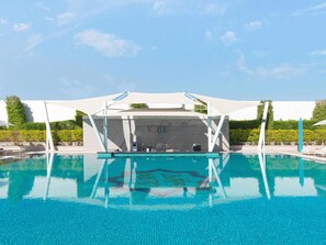 Piscine extérieure, tentes de plage, parasols de plage