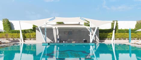 Outdoor pool, pool cabanas (surcharge), pool umbrellas