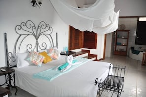 Rom – honeymoon (Wakawa) | Strykejern/-brett, wi-fi (inkludert) og sengetøy