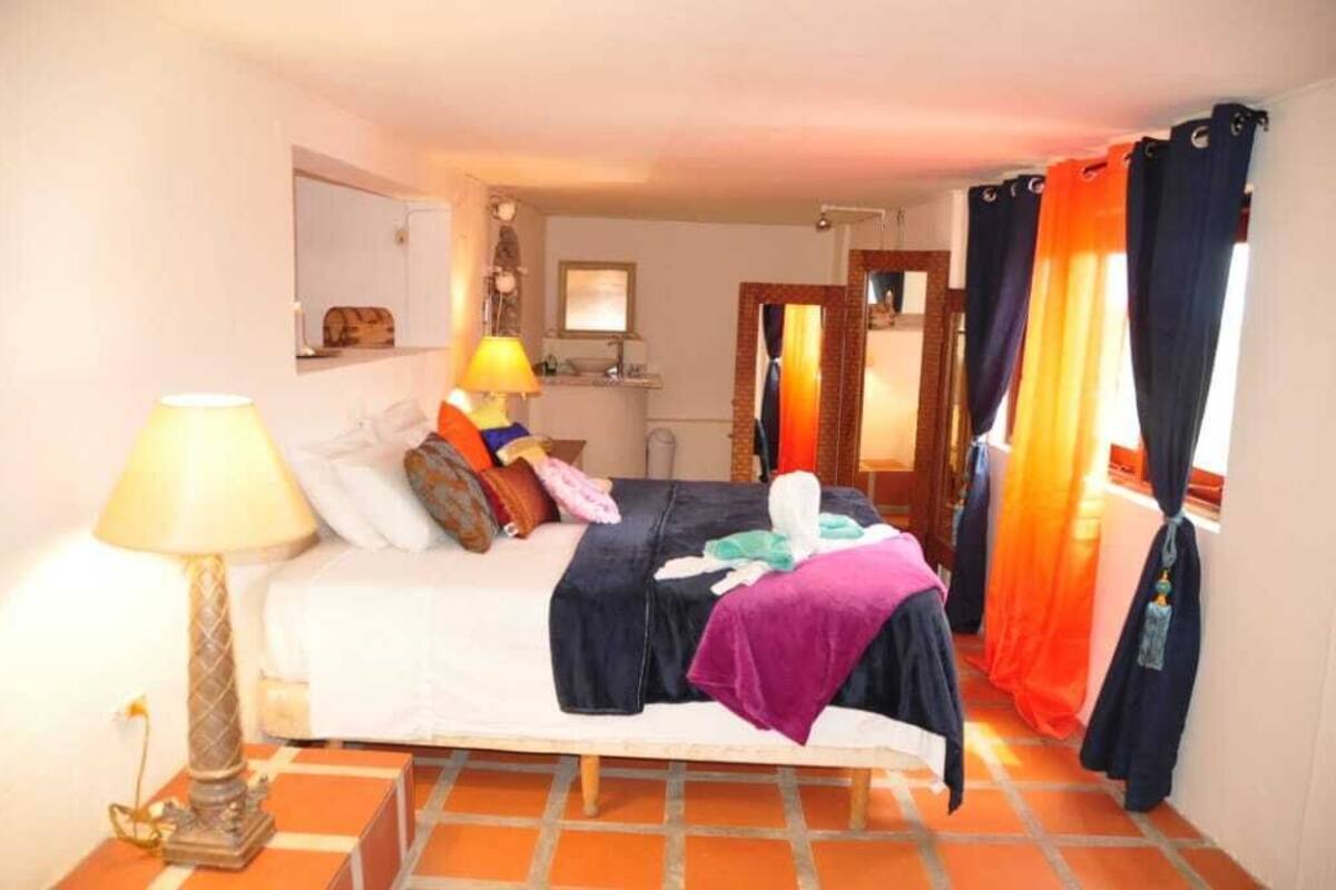 Romantic Room (Aquamairne) | Iron/ironing board, WiFi (free), bed sheets