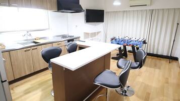 Fridge, microwave, stovetop, cookware/dishes/utensils