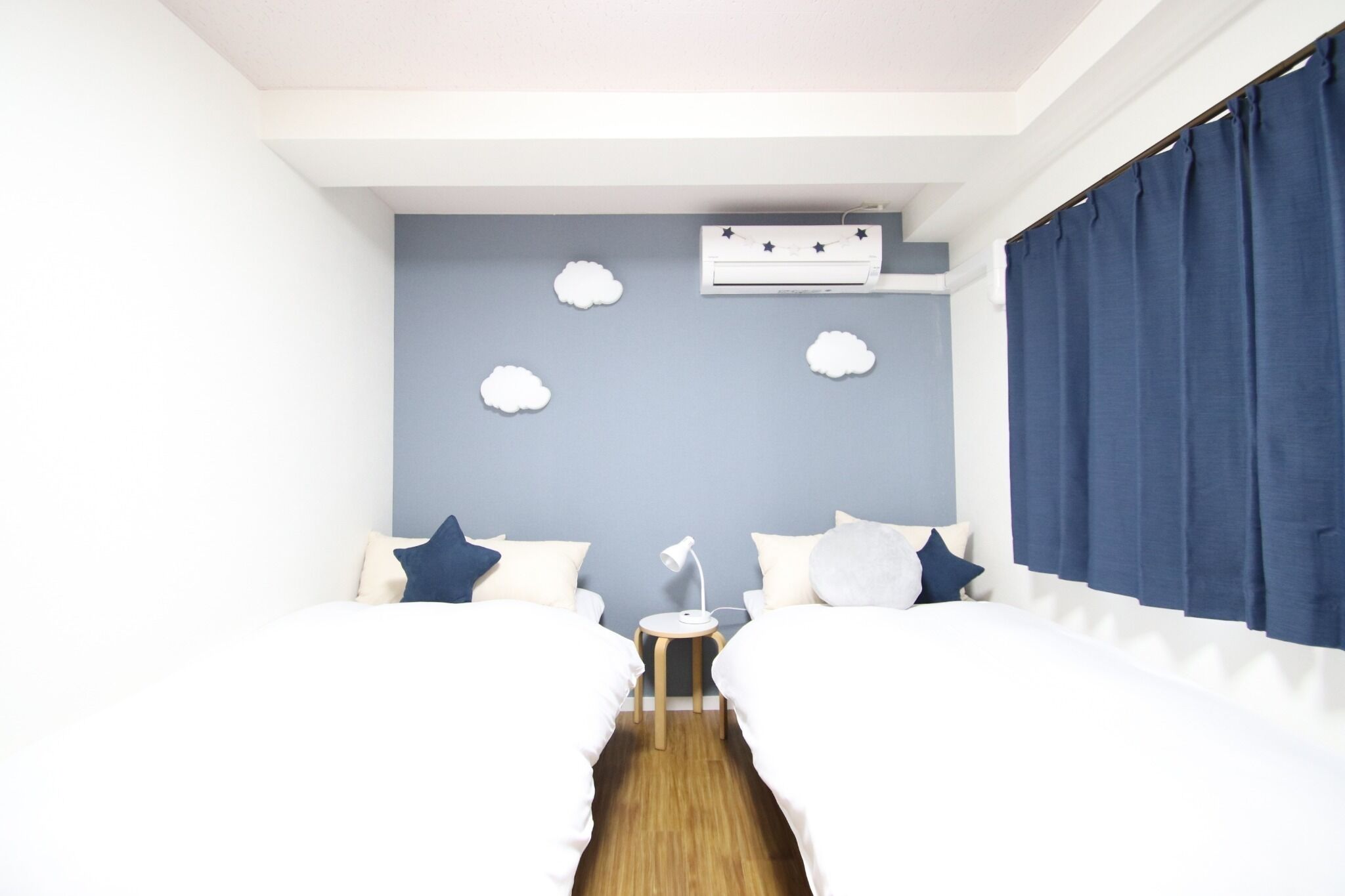 4 bedrooms, iron/ironing board, WiFi (free), bed sheets