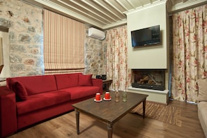 TV, fireplace, MP3 dock