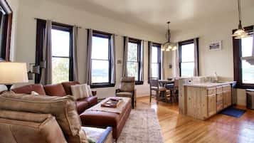 TV, fireplace, offices