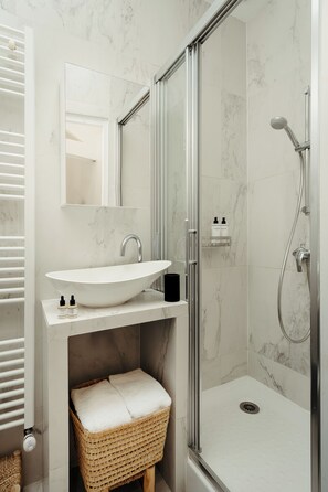 Loft Style Studio | Bathroom - My Maison In Paris - Sentier (Paris)