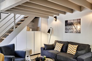 Appartement 2 Pièces Loft | Coin séjour | TV connectée de 49 pouces avec chaînes par câble, télévision