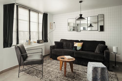 1-BR Deluxe Apartment | Living area