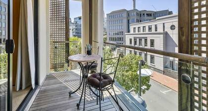 Waterfront Beauty with Parking by Zodiak Stays