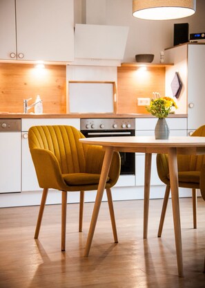 Departamento, balcón (2) | Servicio a la habitación