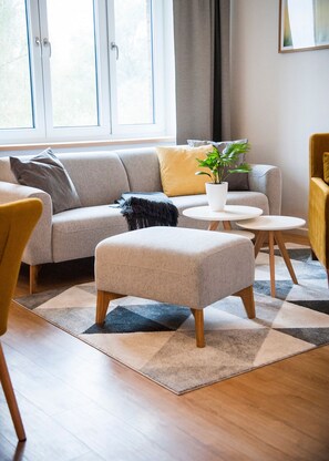 Appartement, balcon (2) | Salle de séjour | TV connectée, cheminée, chauffage par le sol