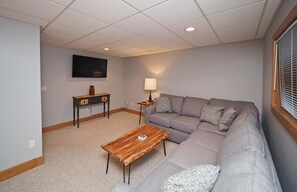 Smart TV, fireplace, DVD player