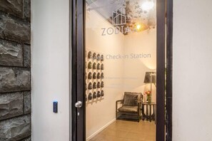 المنشأة من الداخل