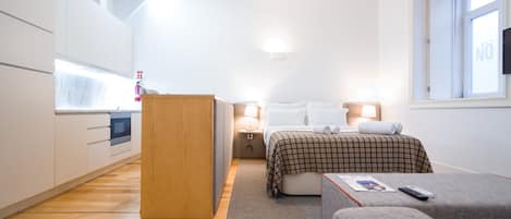 Studio | Eget kök | Kylskåp, mikrovågsugn, kaffe- och tebryggare och brödrost