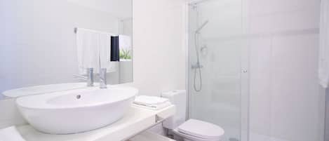 PA | Baño | Regadera, amenidades de baño gratuitas, secadora de cabello, toallas