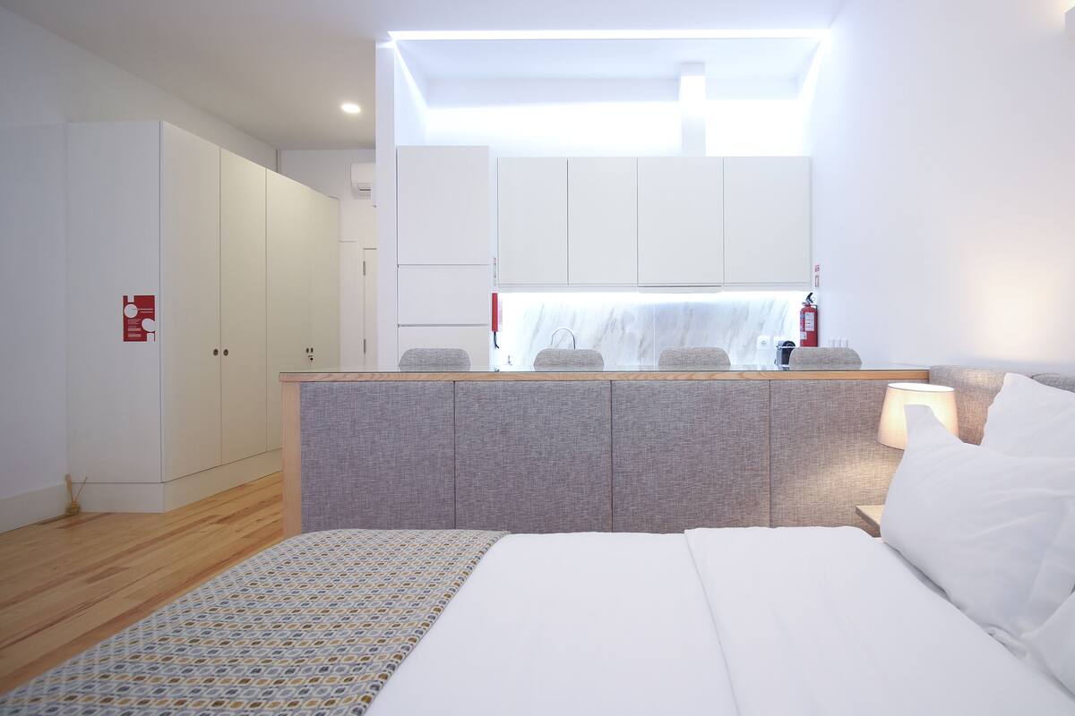 Premium bedding, individually decorated, iron/ironing board, free WiFi