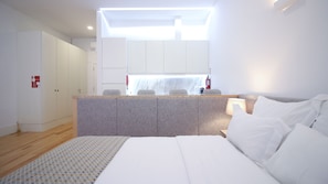 PA | Premium bedding, individually decorated, iron/ironing board, free WiFi - ON Apartments – Palace – Free Parking (Porto)