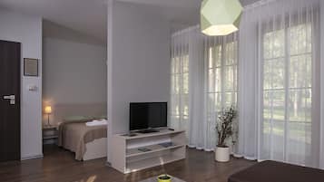 Desk, free cots/infant beds, free WiFi