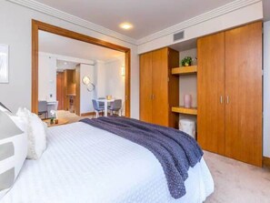 1 soverom, skrivebord, strykejern/-brett og wi-fi