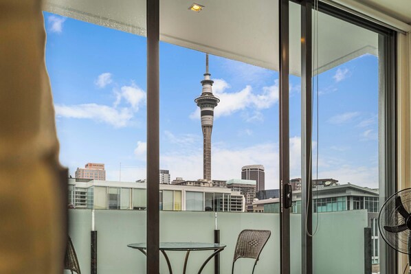 Interior - Beautiful 2BR - Pool, Gym & Parking Zodiak Stays (Auckland)
